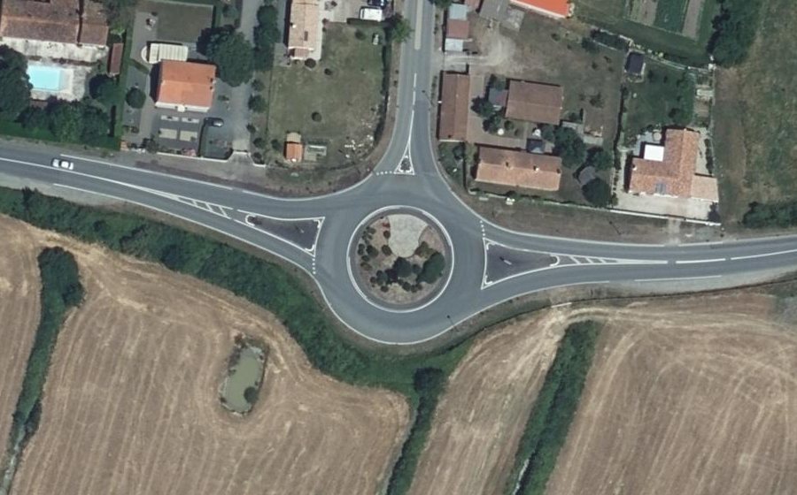 Vue aérienne du Rond-point anonyme n°40297761