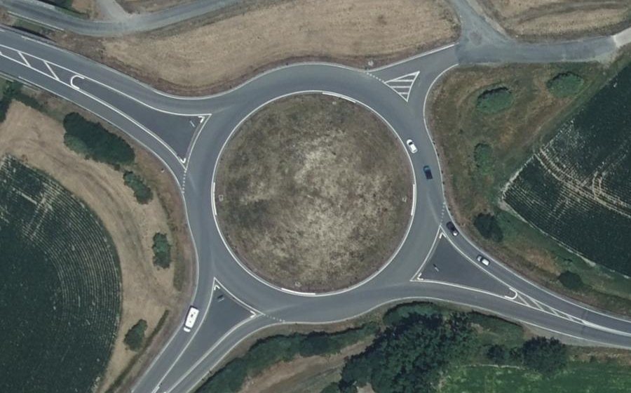 Vue aérienne du Rond-point anonyme n°40297765