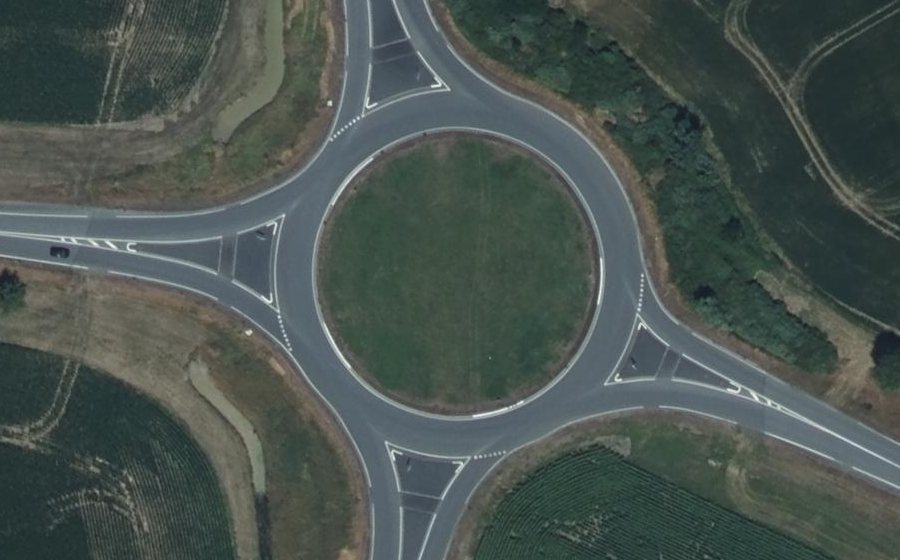 Vue aérienne du Rond-point anonyme n°40297769