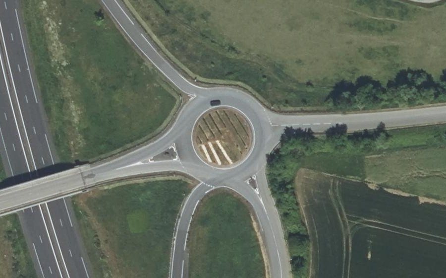 Vue aérienne du Rond-point anonyme n°403117248