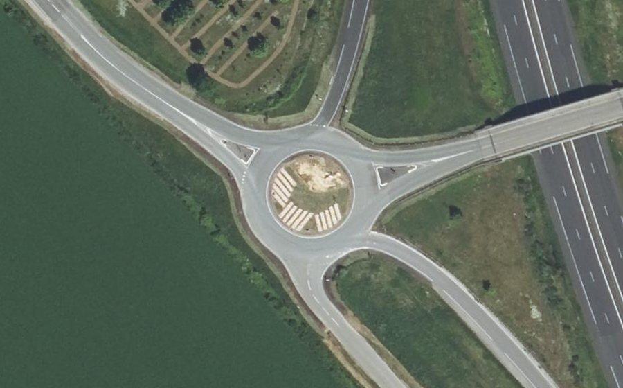 Vue aérienne du Rond-point anonyme n°403117252