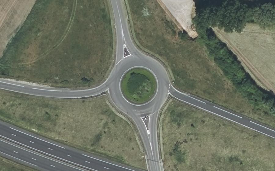 Vue aérienne du Rond-point anonyme n°403118045