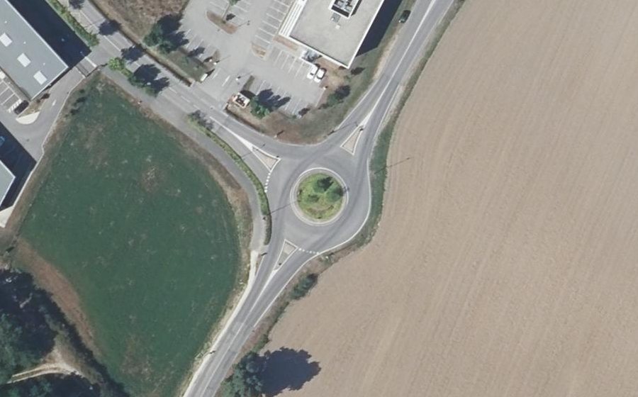 Vue aérienne du Rond-point anonyme n°403218035