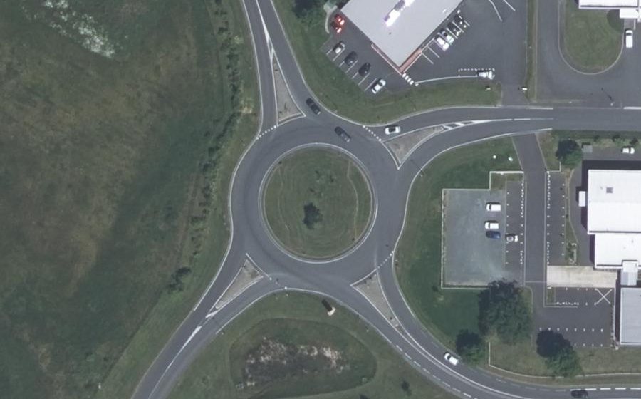 Vue aérienne du Rond-point anonyme n°403235939