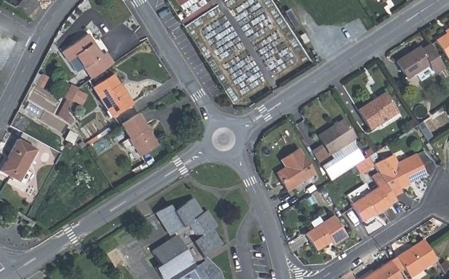 Vue aérienne du Rond-point anonyme n°403237640