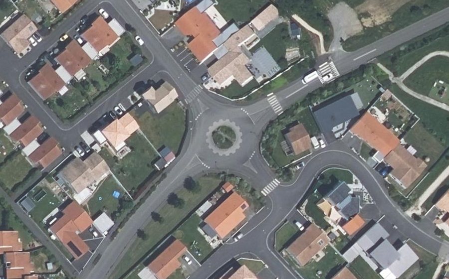 Vue aérienne du Rond-point anonyme n°403239723