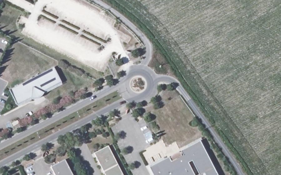 Vue aérienne du Rond-point anonyme n°40324599