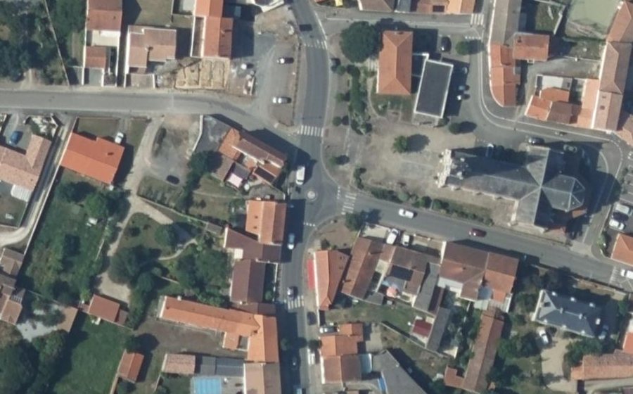 Vue aérienne du Rond-point anonyme n°403308224