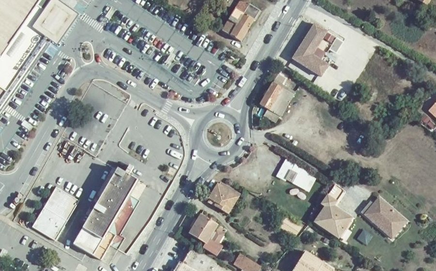 Vue aérienne du Rond-point anonyme n°40332903