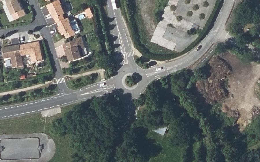 Vue aérienne du Rond-point anonyme n°403474678