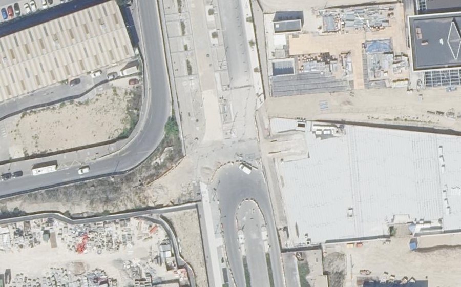 Vue aérienne du Rond-point anonyme n°403531755