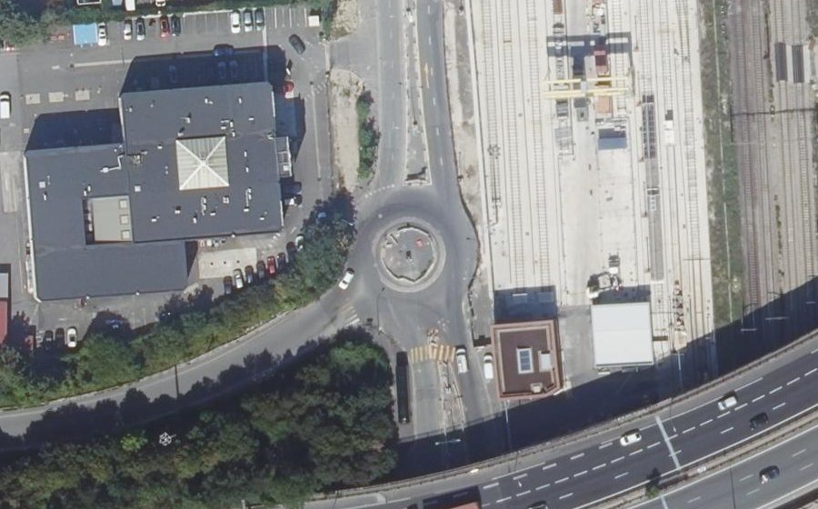 Vue aérienne du Rond-point anonyme n°403531757