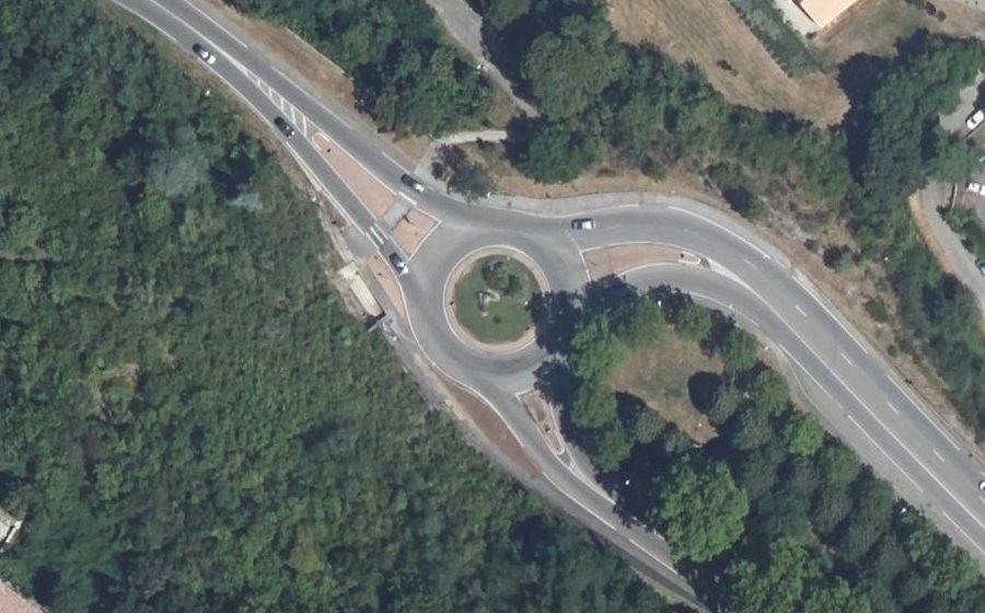 Vue aérienne du Rond-point anonyme n°403533577