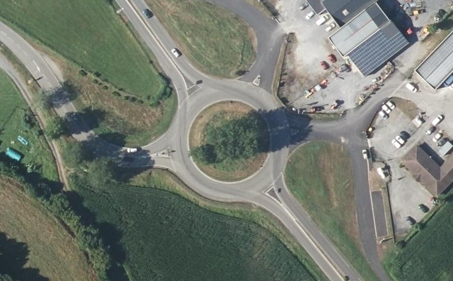 Vue aérienne du Rond-point anonyme n°40357788
