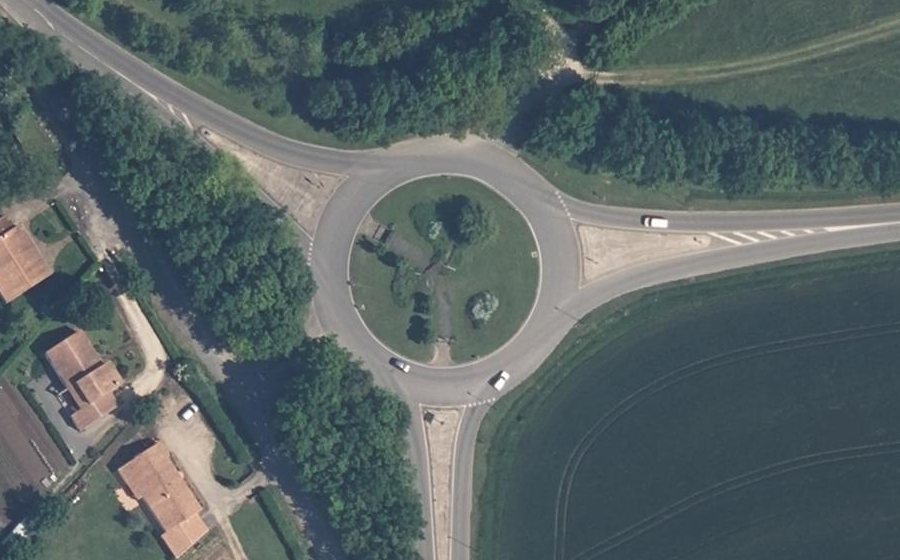 Vue aérienne du Rond-point anonyme n°40359081