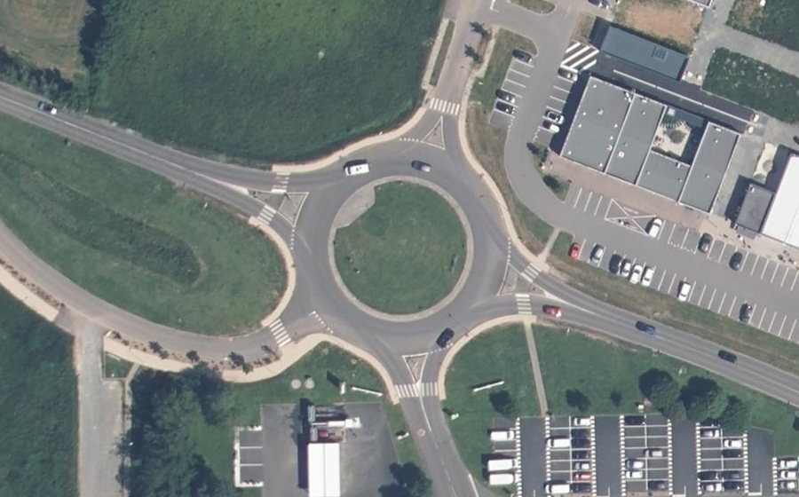 Vue aérienne du Rond-point anonyme n°40359083