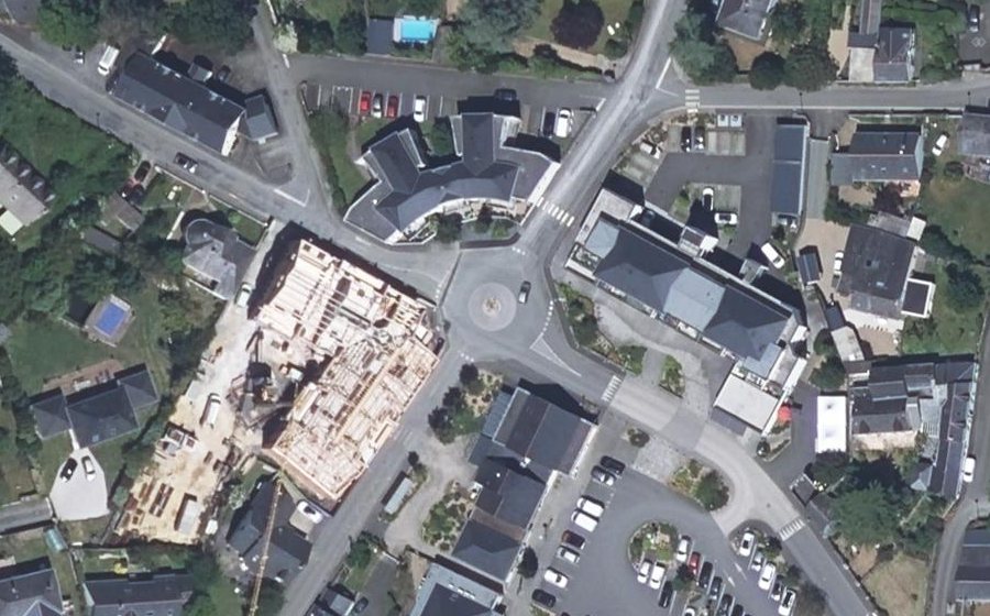 Vue aérienne du Rond-point anonyme n°403612412