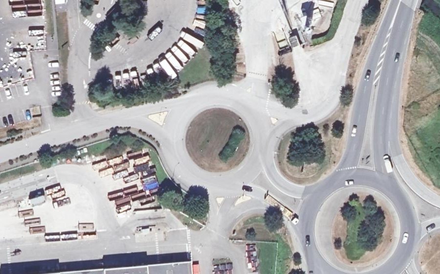 Vue aérienne du Rond-point anonyme n°40373366