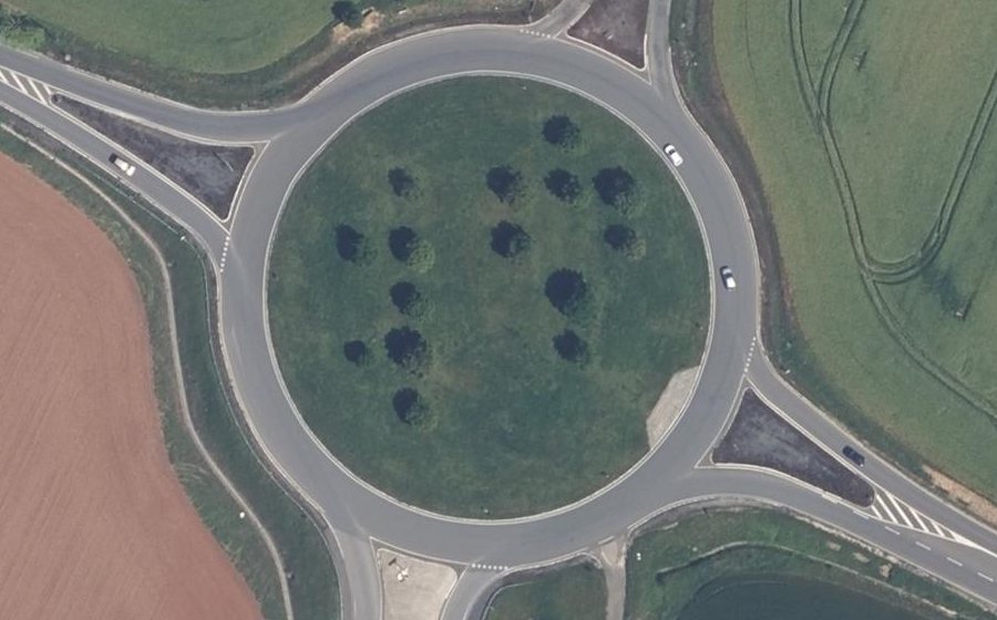 Vue aérienne du Rond-point anonyme n°40377656