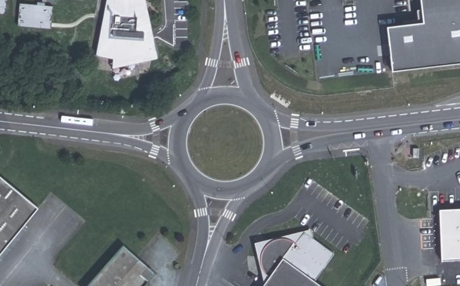 Vue aérienne du Rond-point anonyme n°403821570