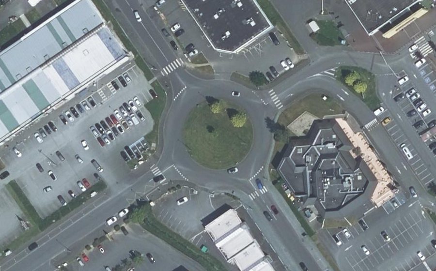 Vue aérienne du Rond-point anonyme n°403837647