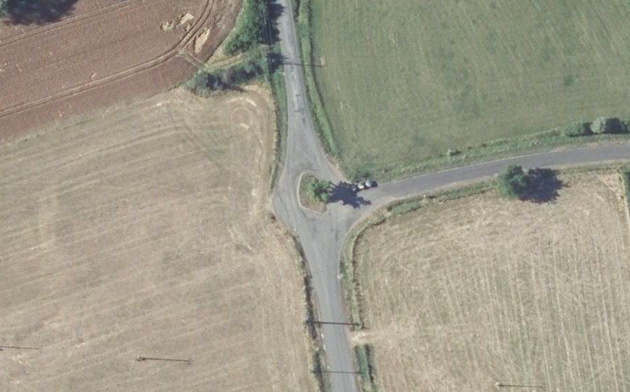 Vue aérienne du Rond-point anonyme n°40390564
