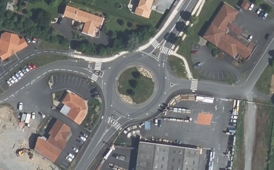 Vue aérienne du Rdpt de la Barre