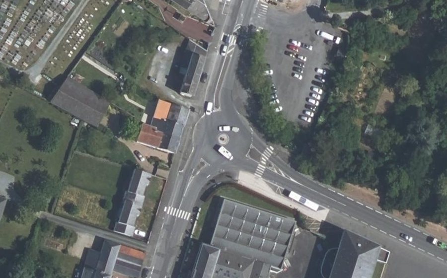 Vue aérienne du Rond-point anonyme n°404042968