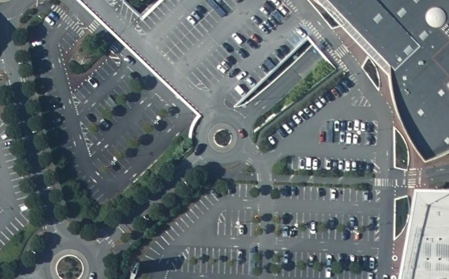 Vue aérienne du Rond-point anonyme n°404102948