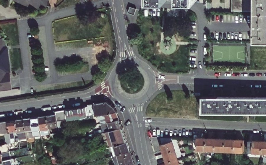 Vue aérienne du Rond-point anonyme n°40411030