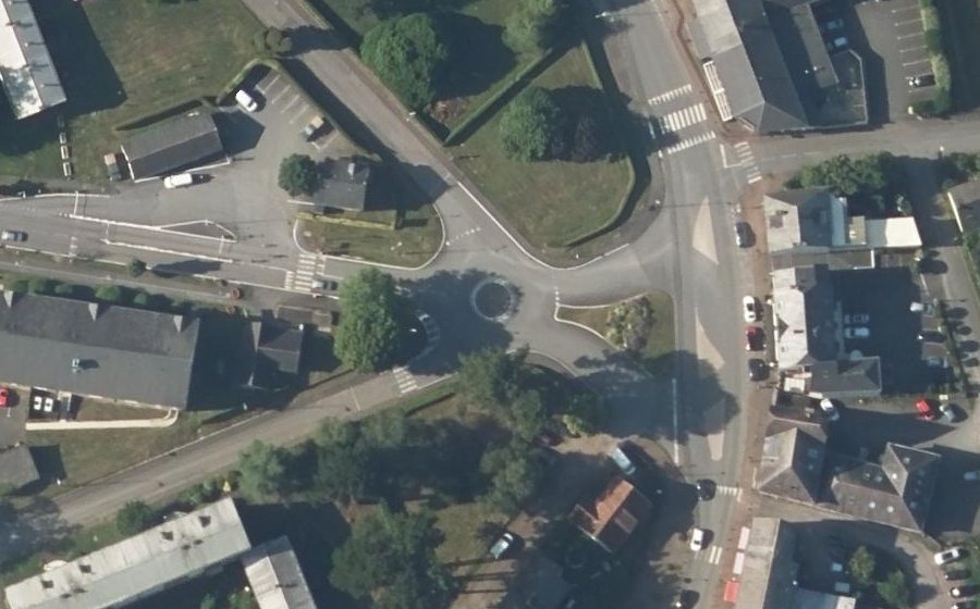 Vue aérienne du Rond-point anonyme n°40416280