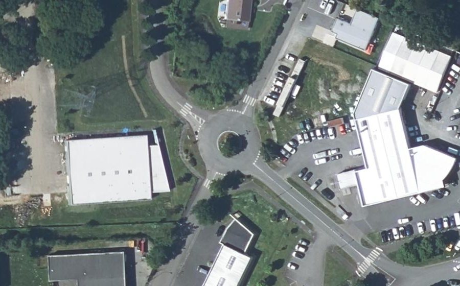 Vue aérienne du Rond-point anonyme n°40421339