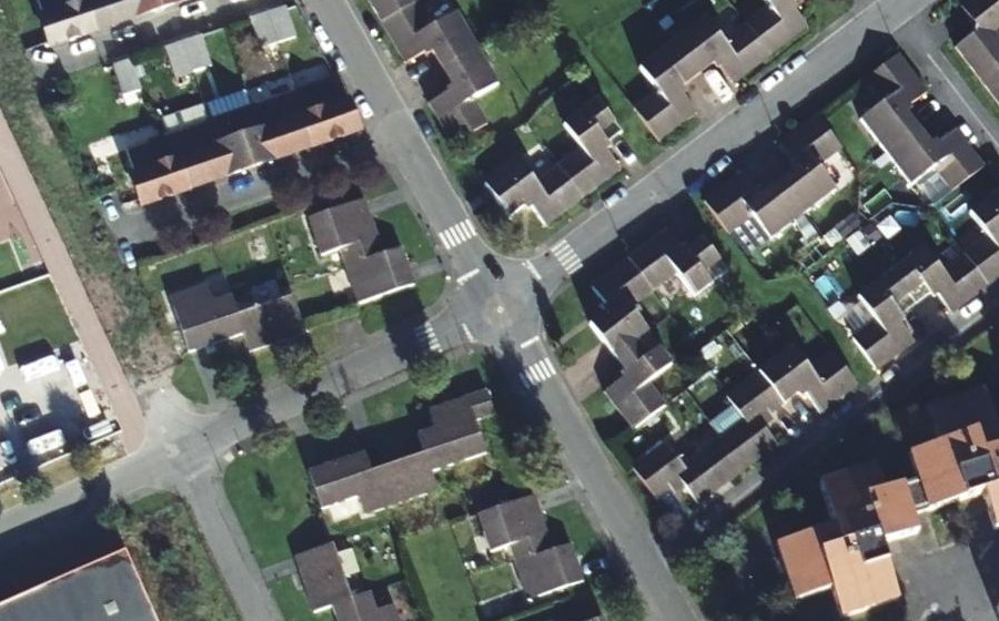 Vue aérienne du Rond-point anonyme n°404264459