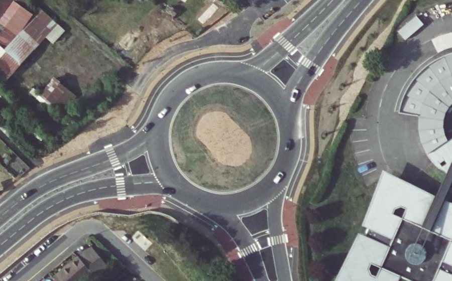Vue aérienne du Rond-point anonyme n°40427030