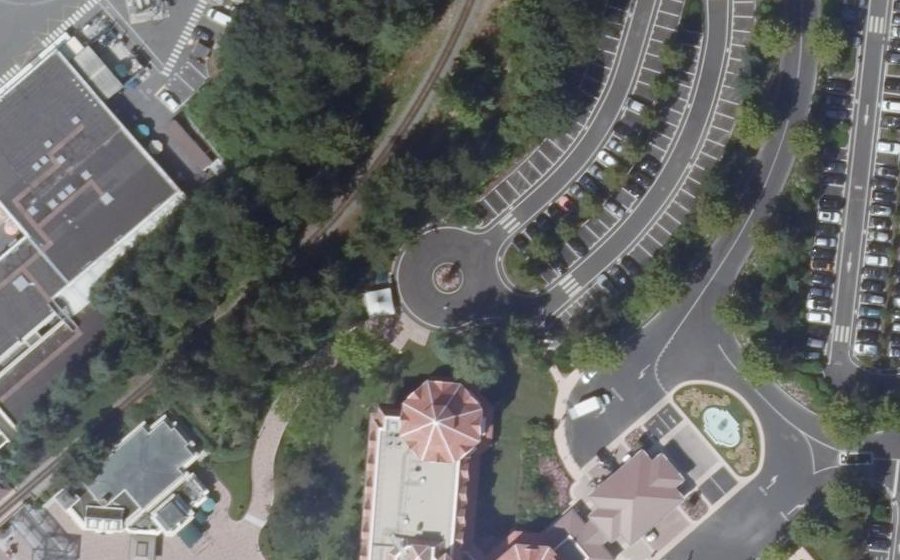 Vue aérienne du Rond-point anonyme n°40432824