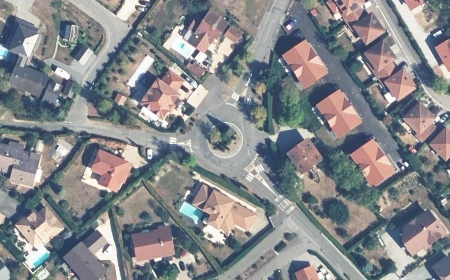 Vue aérienne du Rond-point anonyme n°40447934