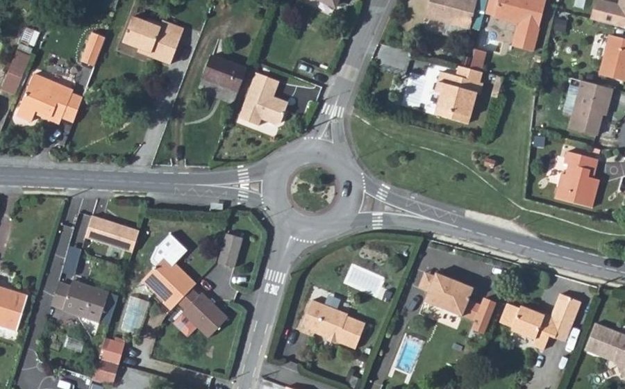 Vue aérienne du Rond-point anonyme n°40461266