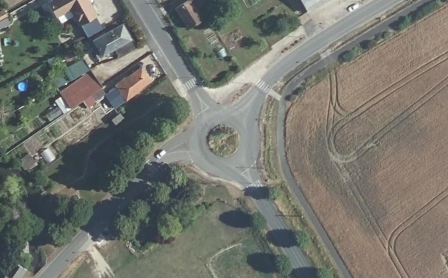 Vue aérienne du Rond-point anonyme n°40473357