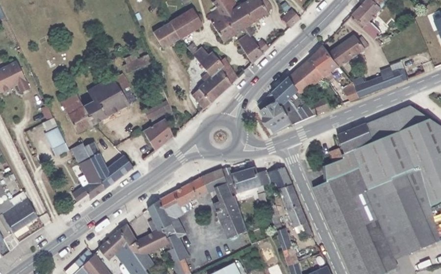 Vue aérienne du Rond-point anonyme n°40476376