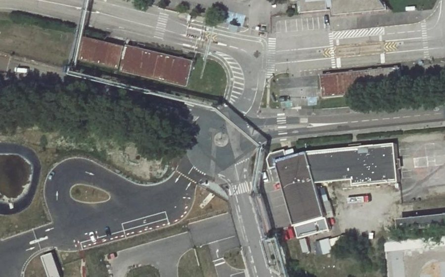 Vue aérienne du Rond-point anonyme n°404911130