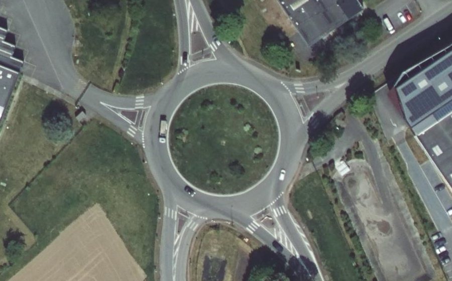 Vue aérienne du Rond-point anonyme n°40496467
