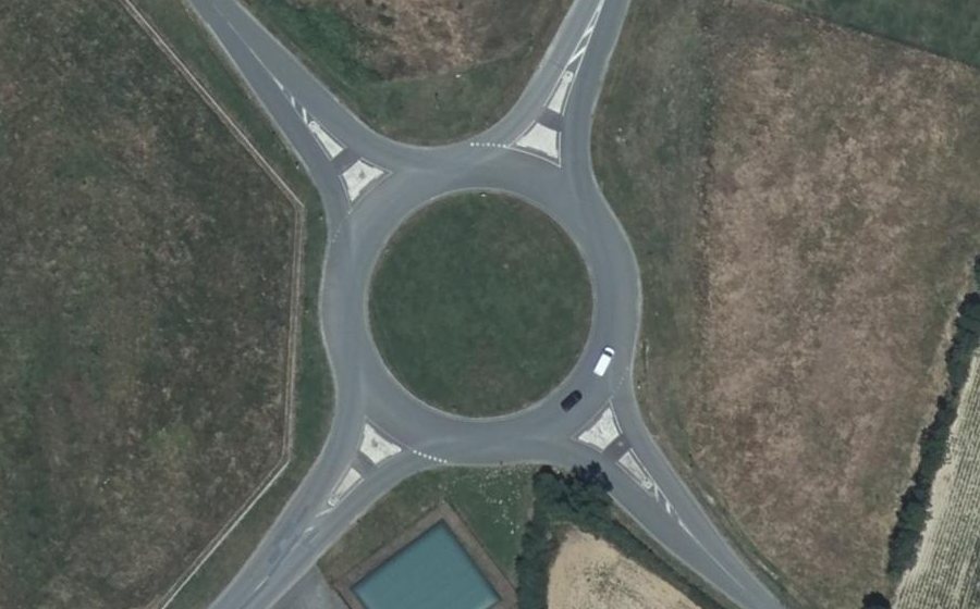 Vue aérienne du Rond-point anonyme n°405008292