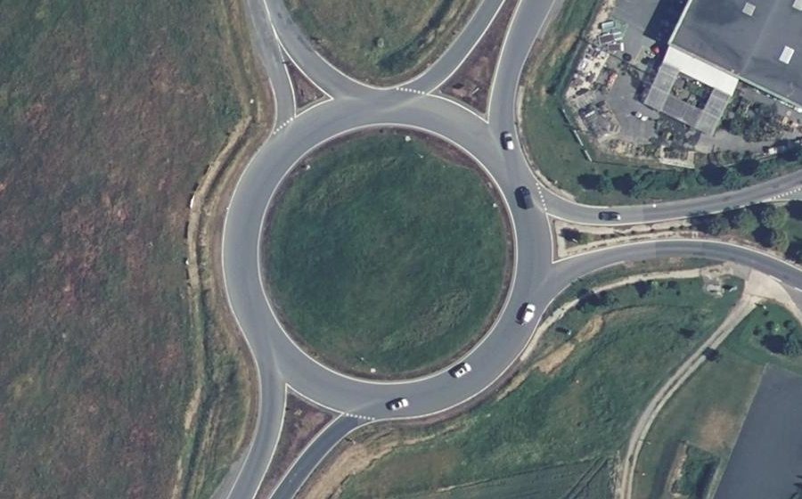 Vue aérienne du Rond-point anonyme n°40503416