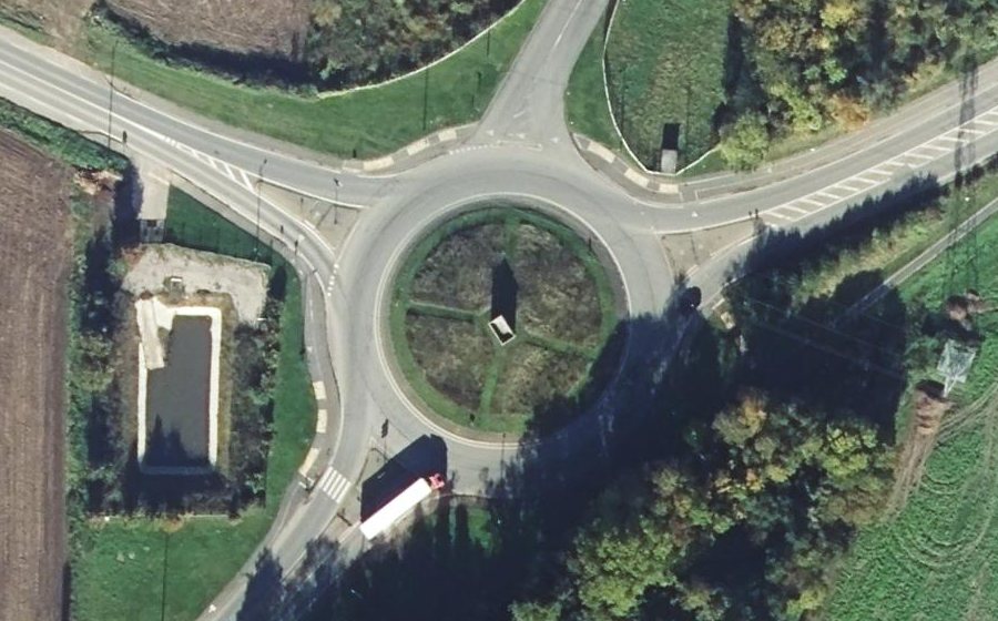 Vue aérienne du Rond-point anonyme n°40504340