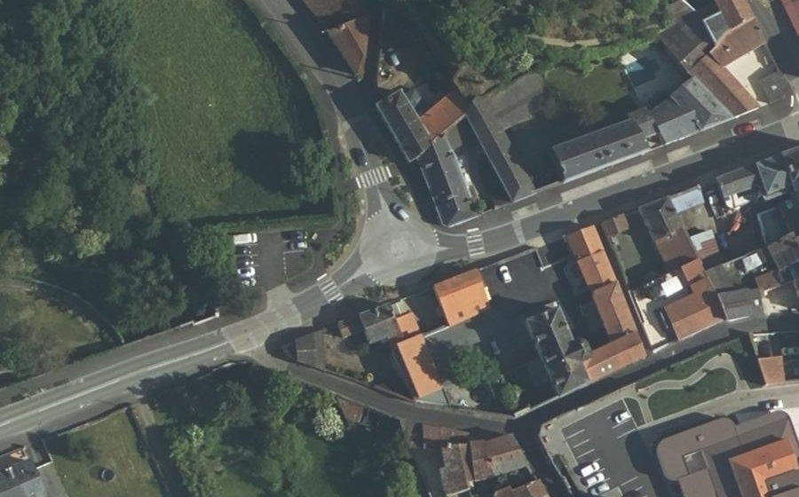 Vue aérienne du Rond-point anonyme n°405129704