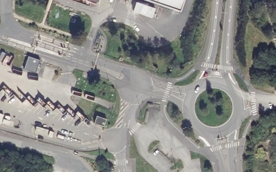 Vue aérienne du Rond-point anonyme n°405134963