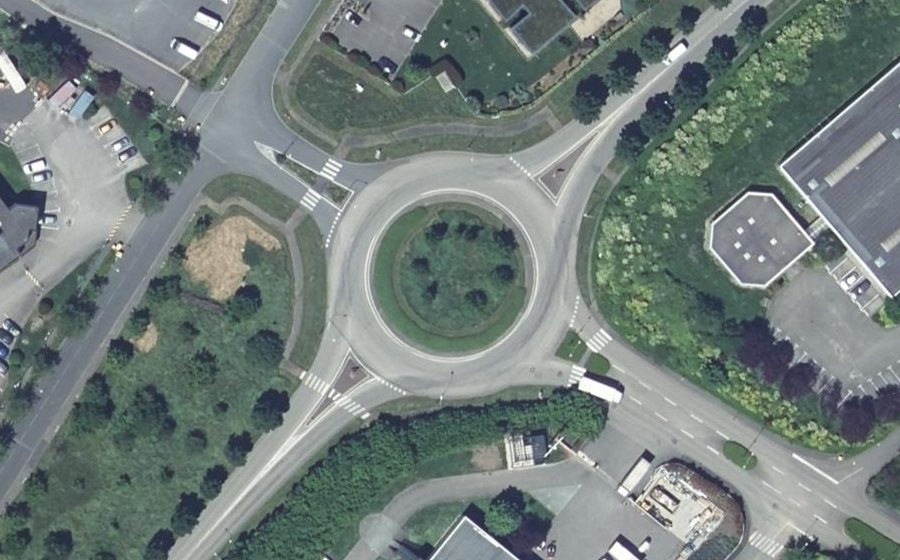 Vue aérienne du Rond-point anonyme n°40522649
