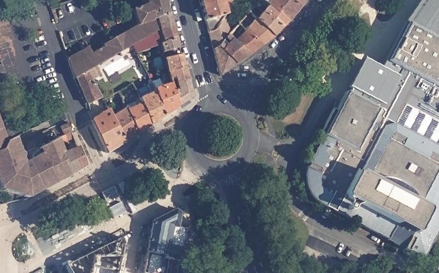 Vue aérienne du Rond-point anonyme n°40533944