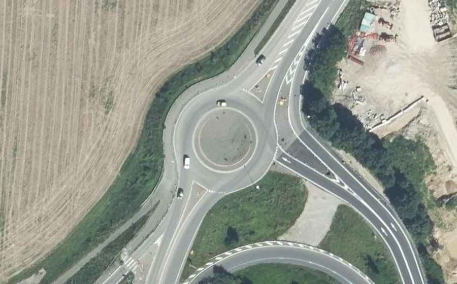 Vue aérienne du Rond-point anonyme n°40541247