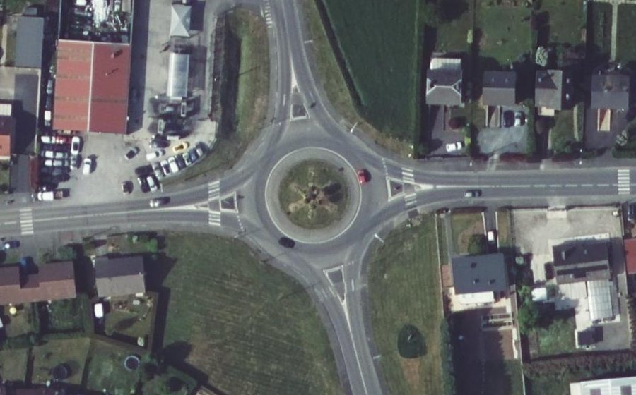 Vue aérienne du Rond-point anonyme n°40546517